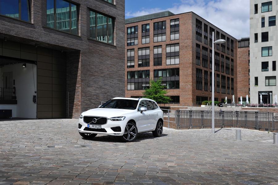  Volvo XC60 D5 R-Design 2017 года  (WW) (фото 11 из 26)
